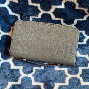 Louis Vuitton Elephant Gray Taiga Leather Top Handle Agenda Wallet Zippy Clutch